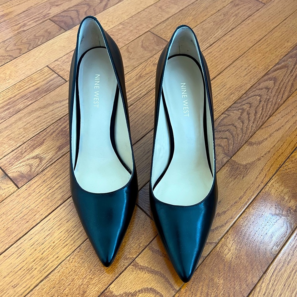 EUC Nine West Jackpot Leather Pumps in black. Size 9M